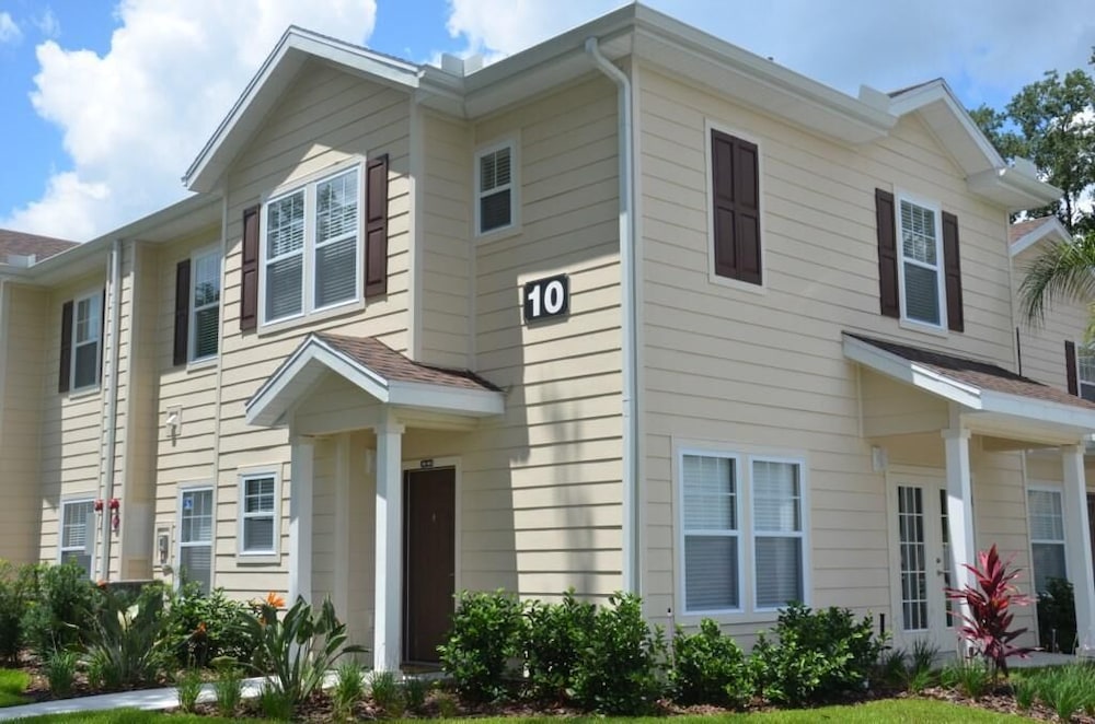 Lucaya 4 Bedrooms 3 Baths Townhome! - Image 1