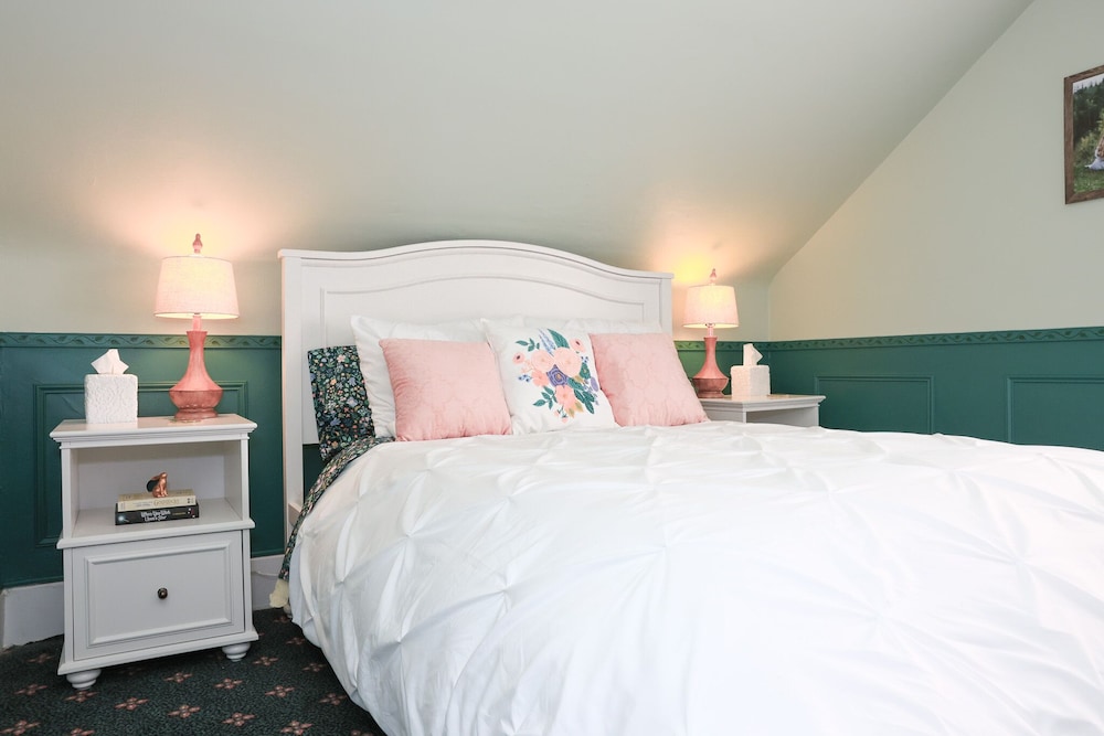Stone Chalet B&B Inn and Event Center
