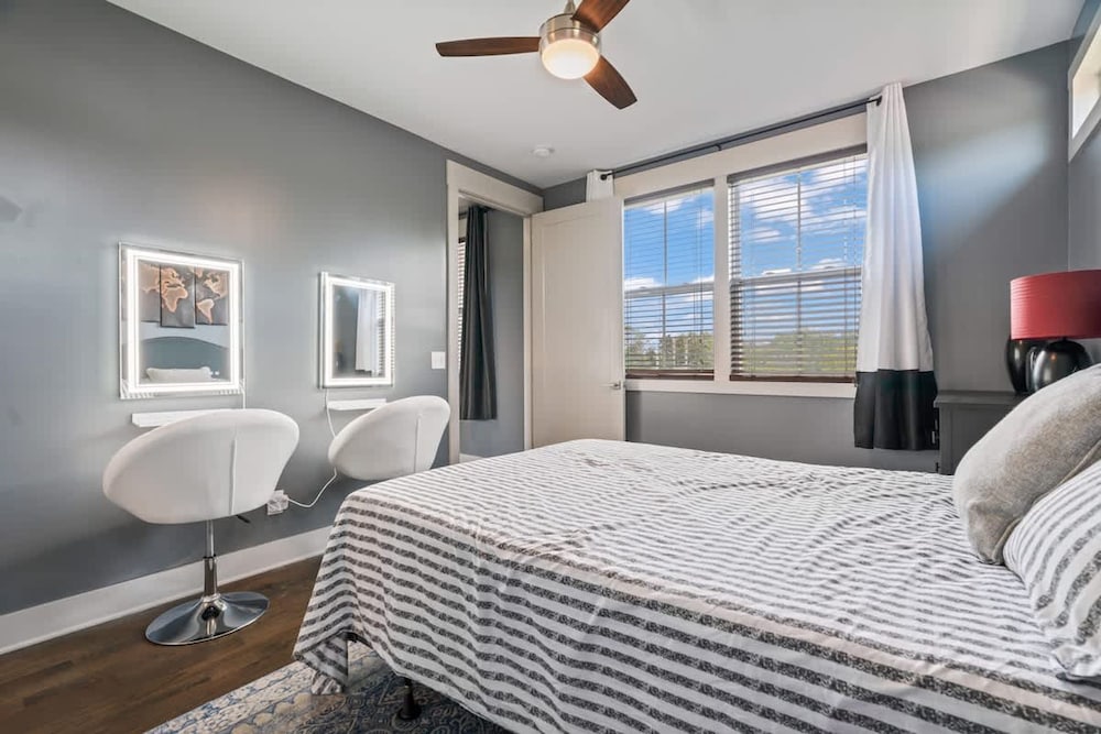 Luxury Home Fire Pit Mini Bar Downtown Nashville