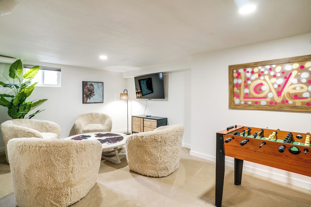 Game Room & Fire Pit: Family-friendly Loveland Gem