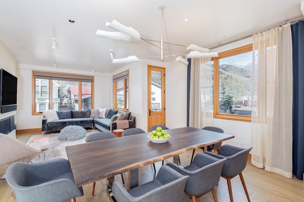Luxury Townhome On Depot. 3 Mins Walk To Main St/gondola. Heated Garage, Private Roof Top Hot Tub. 4 Bedroom Townhouse by RedAwning view 5