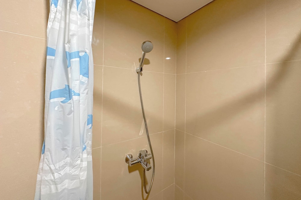 Modern And Cozy 1Br At Grand Sungkono Lagoon Apartment