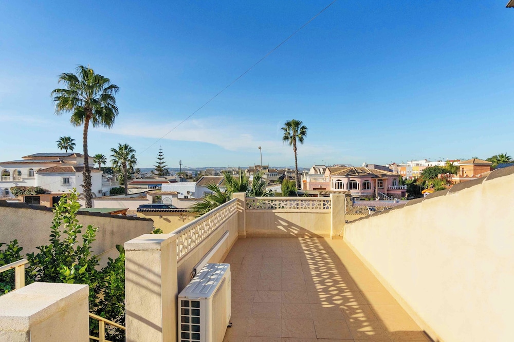 Beautiful and Cozy Villa With Private Pool in Urb, San Luis, El Chaparral, Torre