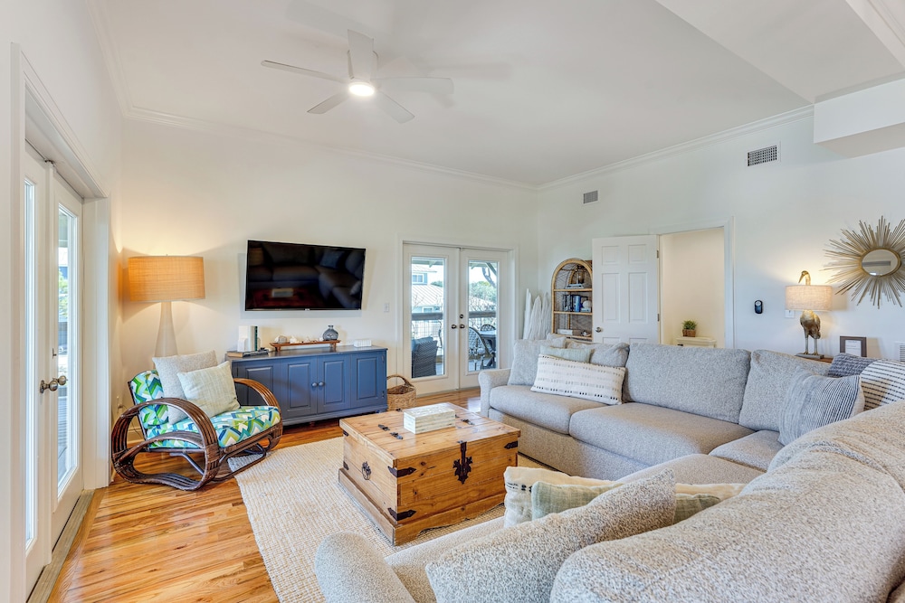 Walk to Ocean: Beach House w/ Pool in Port St Joe!