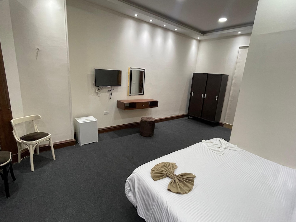 Motel 5 Square
