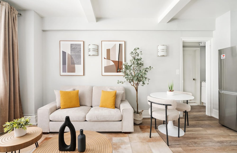 73-608 New 1BR 1bth UWS Doorman Gym