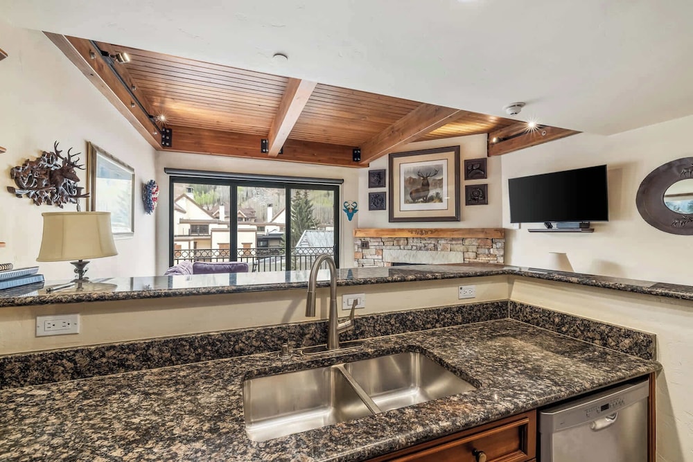 Landmark Vail - Charming Condo for 8 with Resort-style Amenities