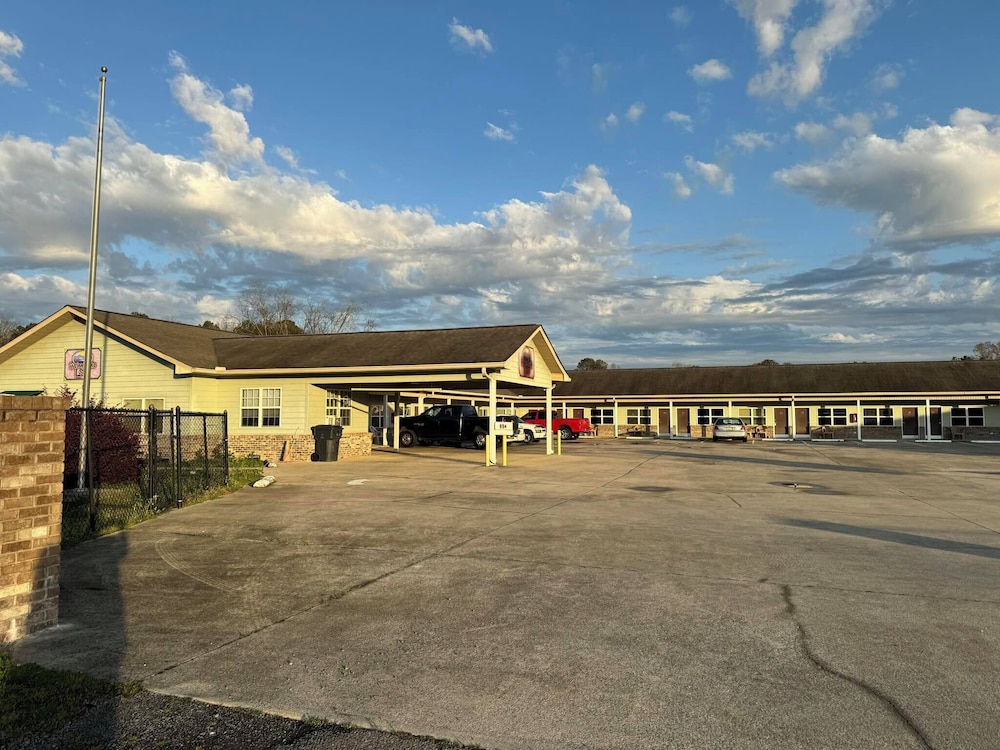 Weiss Lake Lodge