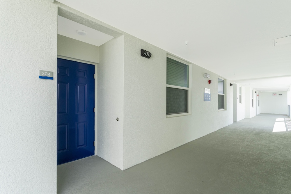 Stunning 2 Bd Condo Close to Disney 304 3191 - Image 1