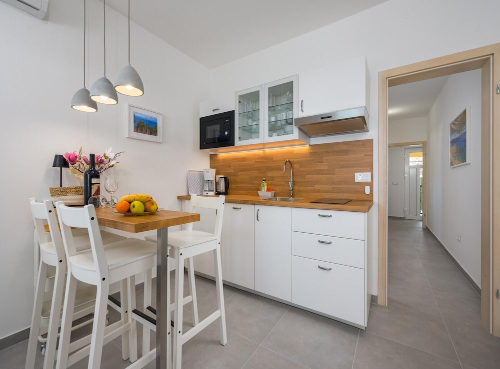 Cosy Apartment With Fenced Garden