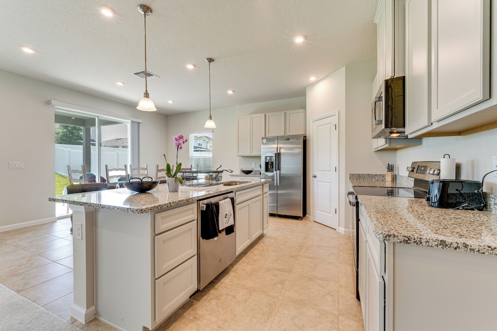 11 Mi to Disney: Family Home w/ Pool Access
