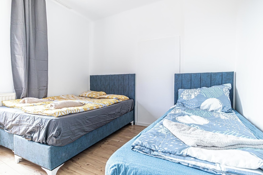 Cozy House Terrace &Garden Sleeps 34