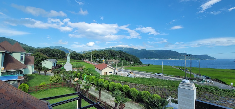 Pension Manoa