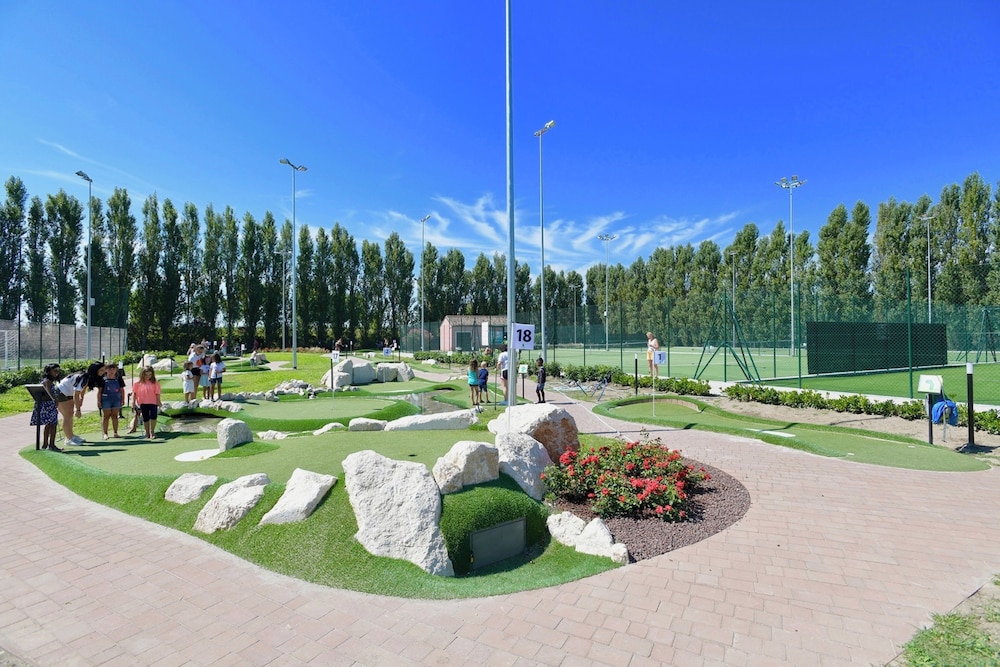 Isamar Holiday Village