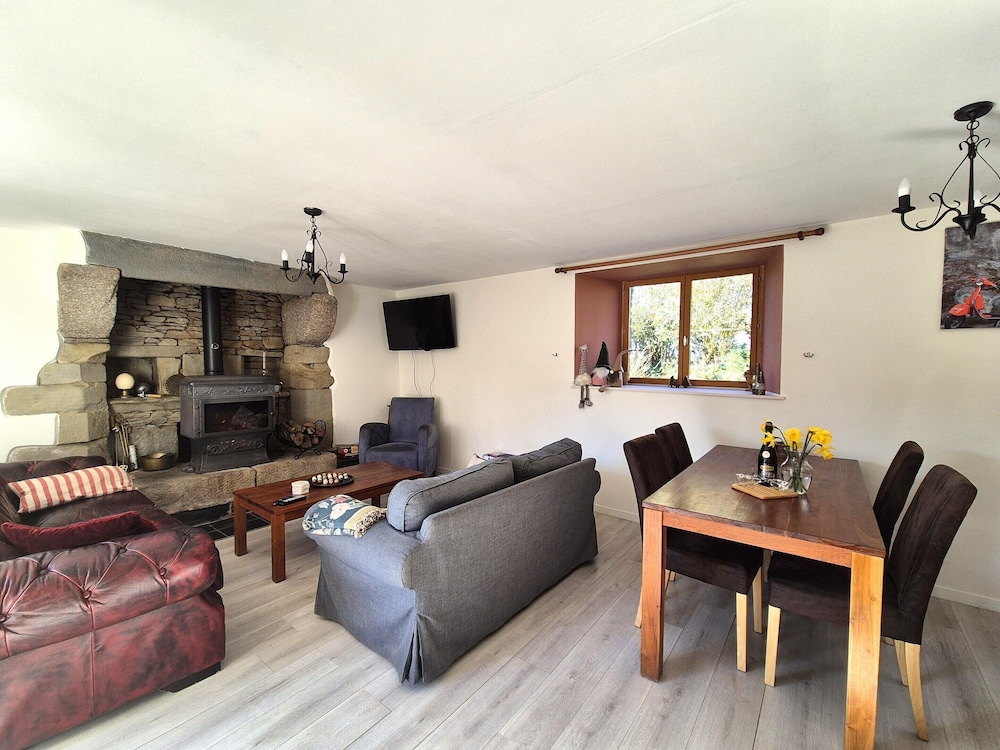 Cottage in Mael-carhaix With Terrace