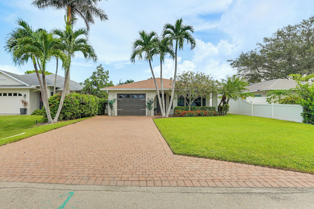 1 Mi to Vanderbilt Beach! Family Home on 500 Block