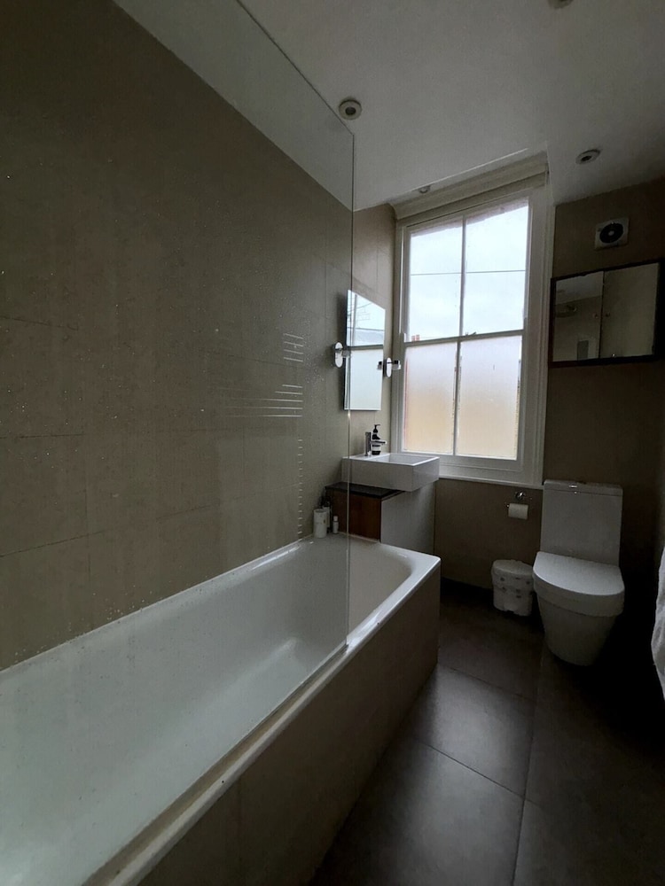 Charming 3BD Flat by the River Thames - Fulham!