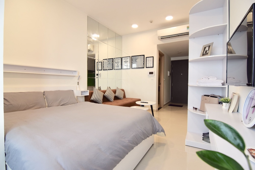 Chau Apartments
