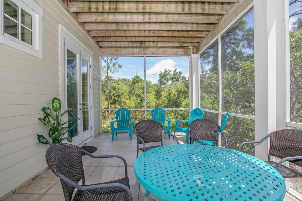 Gulf Shores Escape Walk to Waves Pool Golf Views