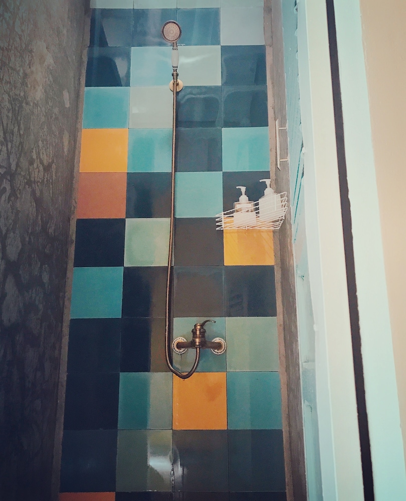 KHA Hostel & Cafe