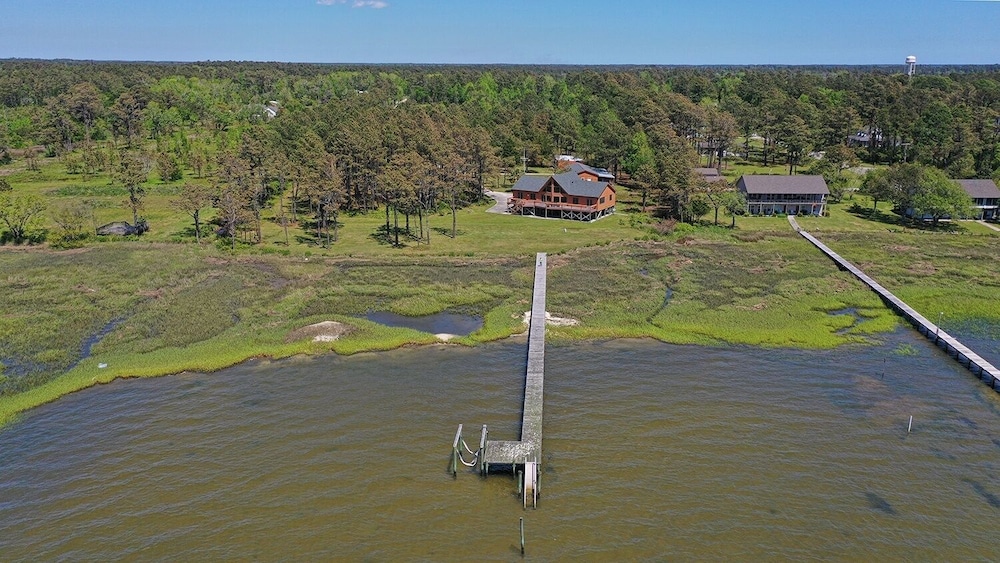 Nautical Getaway 3 Bedroom Home by RedAwning view 5