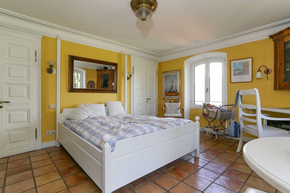 Luxury Italian Lakes Villa With Pool. 360 Degree Views. Sleeps 11 view 2