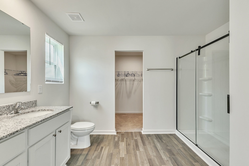 5br Pet Friendly Retreat With Garage Parking 5 Bedroom Home