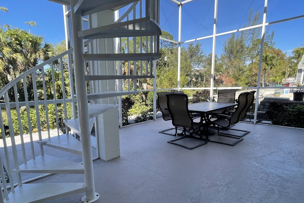 27090 Belle Rio Dr view 5