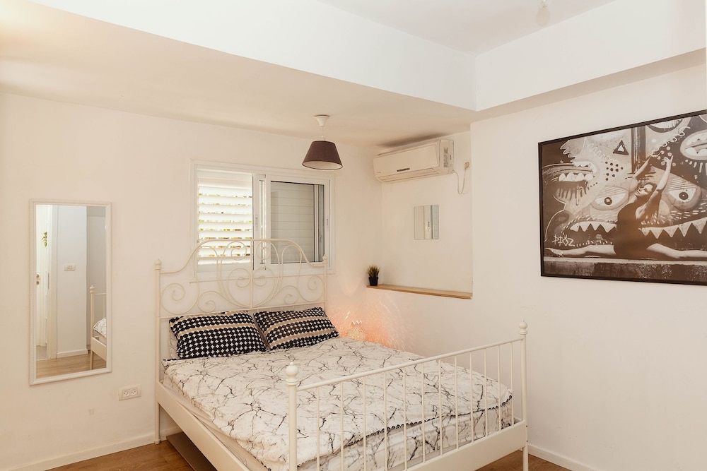 2Rooms Perfect Location 1Min to Beach