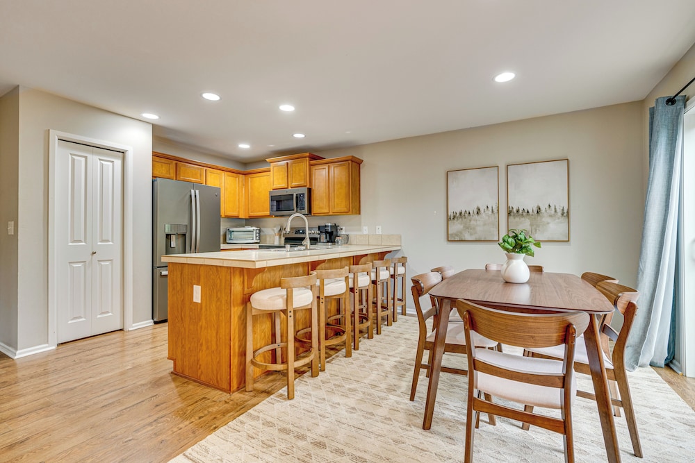 Game Room & Deck: Family-friendly Tumwater Gem