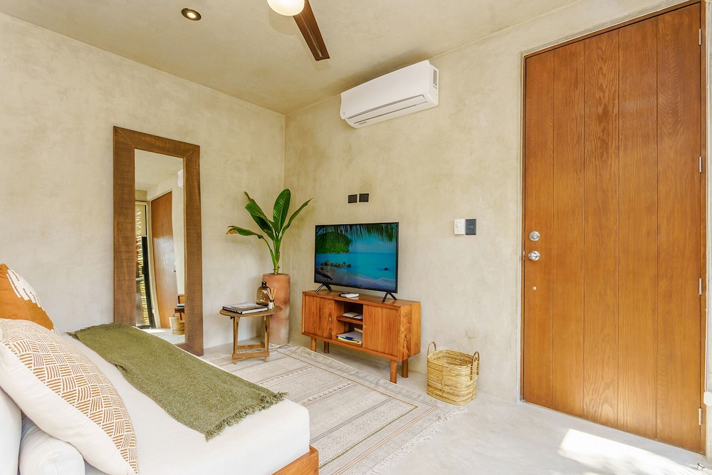 Eco-sustainable Luxury Between Beach Hotspots & Tulum Town by Stella Rentals