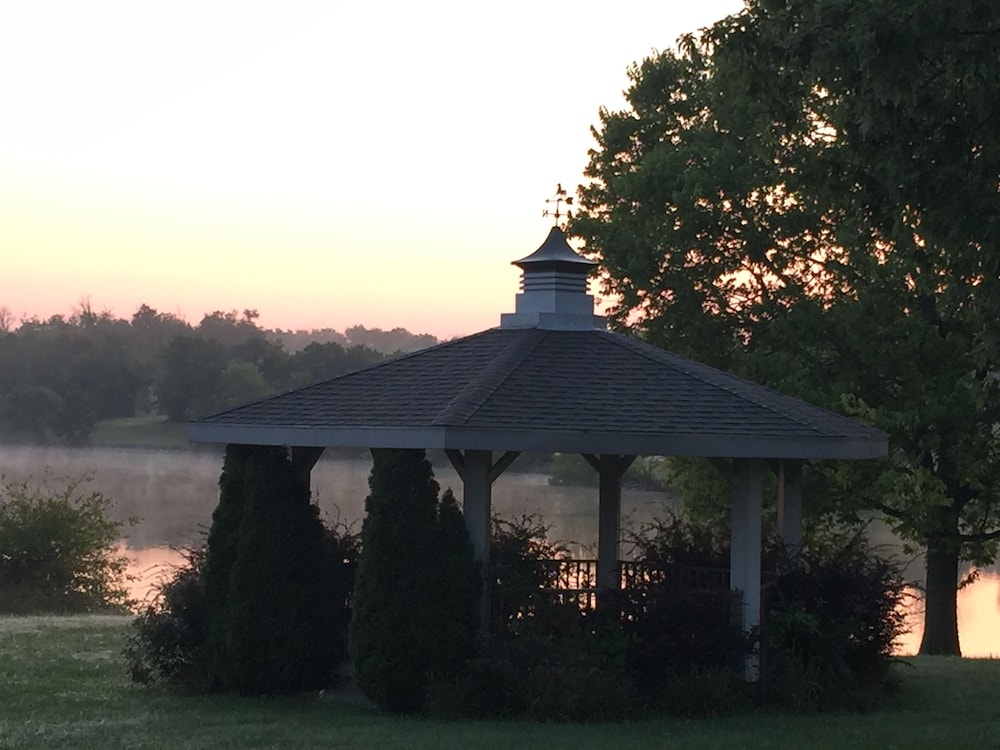 The B & B at Queenslake