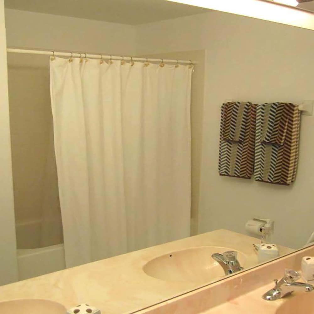 Altaira - top Location Lake View Pool Spa 4 Bed