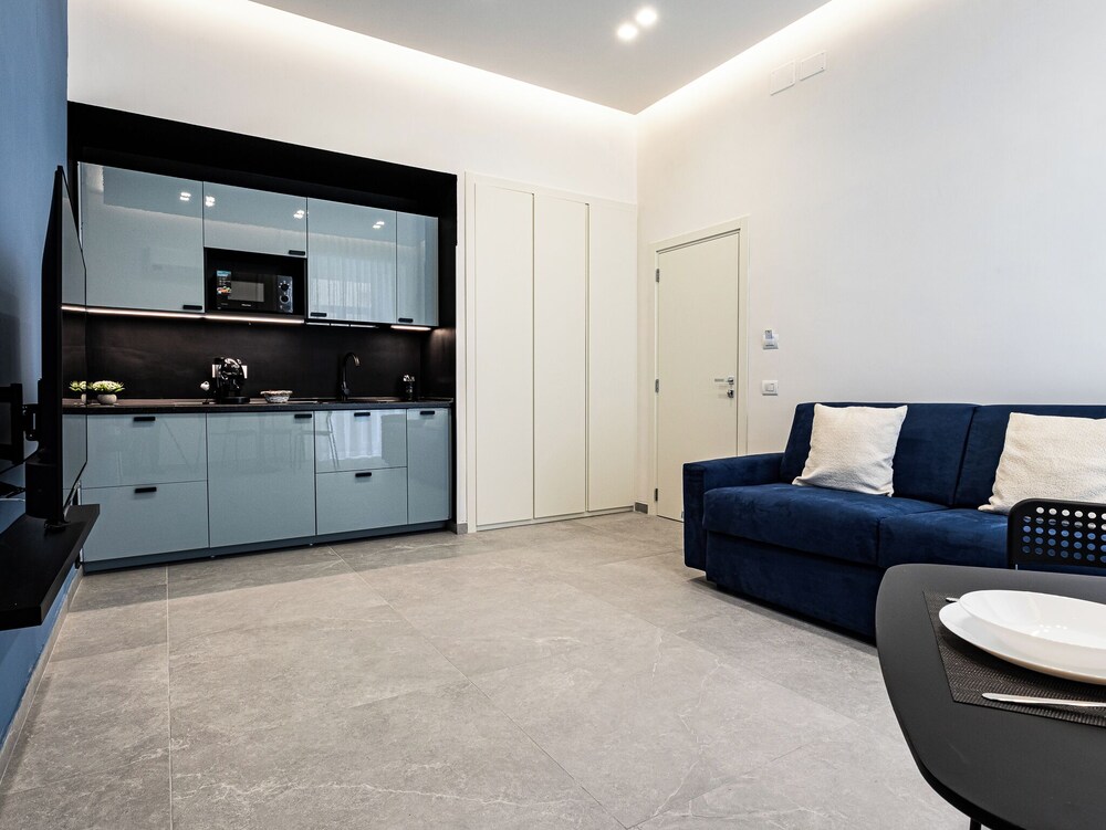 Alyde Apartments