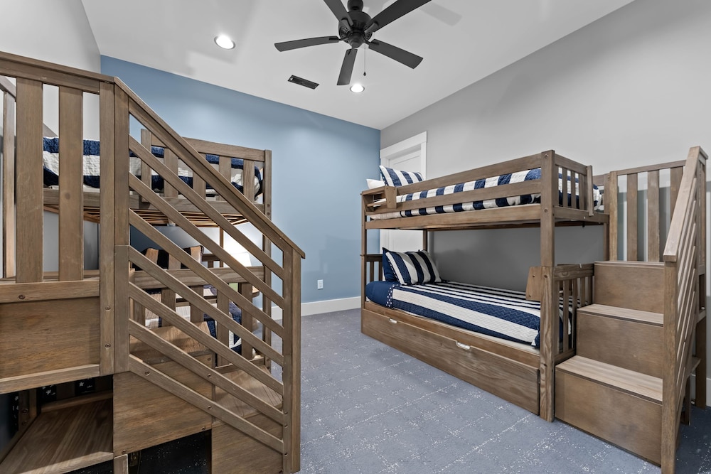 Blue Heron by Avantstay Lakefront Dock Pool Theater Sleeps 22