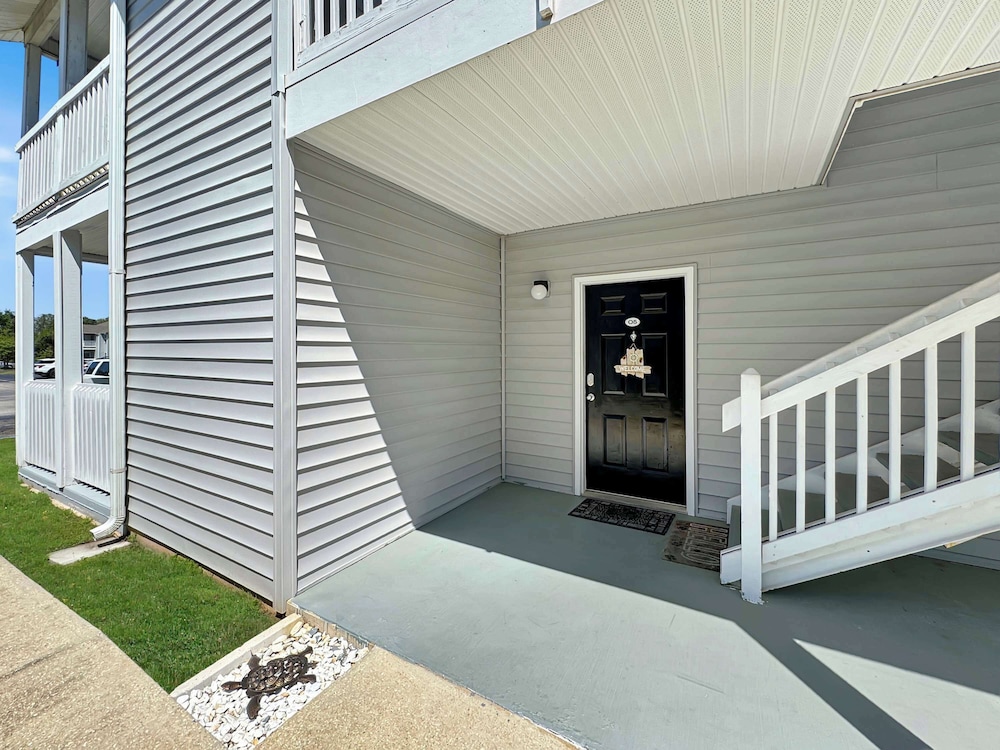 Coastal Retreat - Stay for 6!