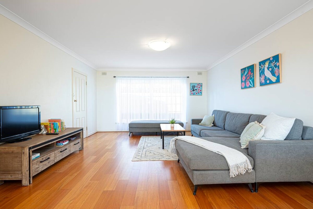Cityscape Charm in Wattle Park