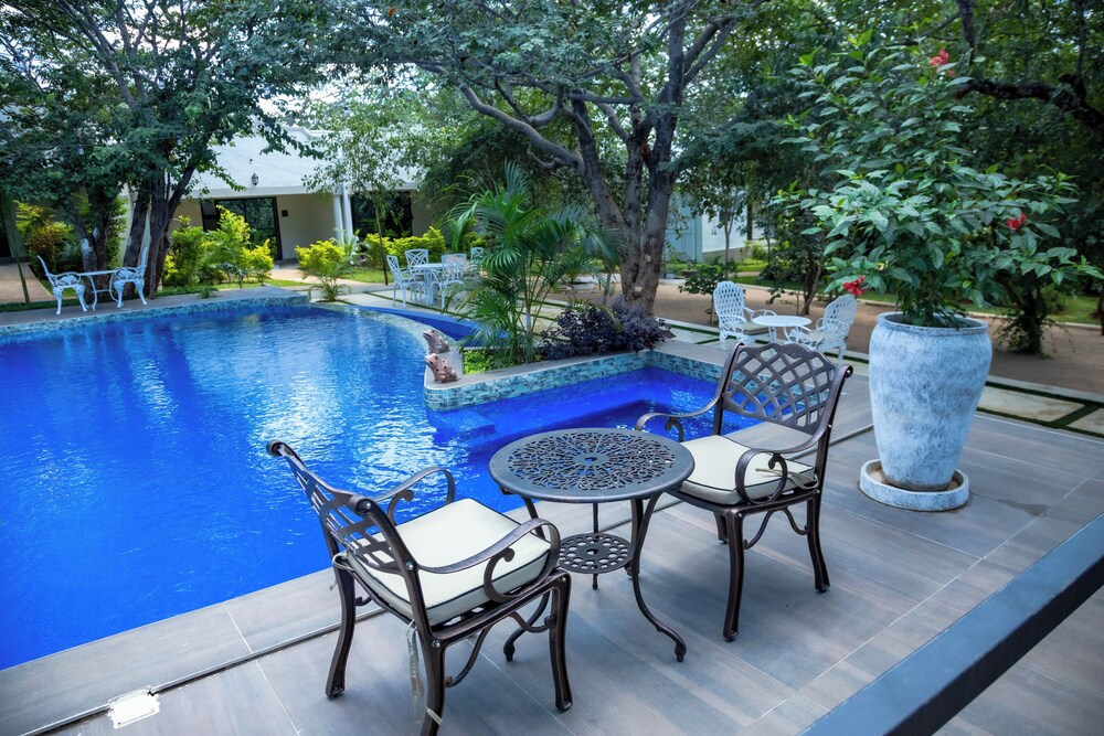 Kasambabezi Lodge