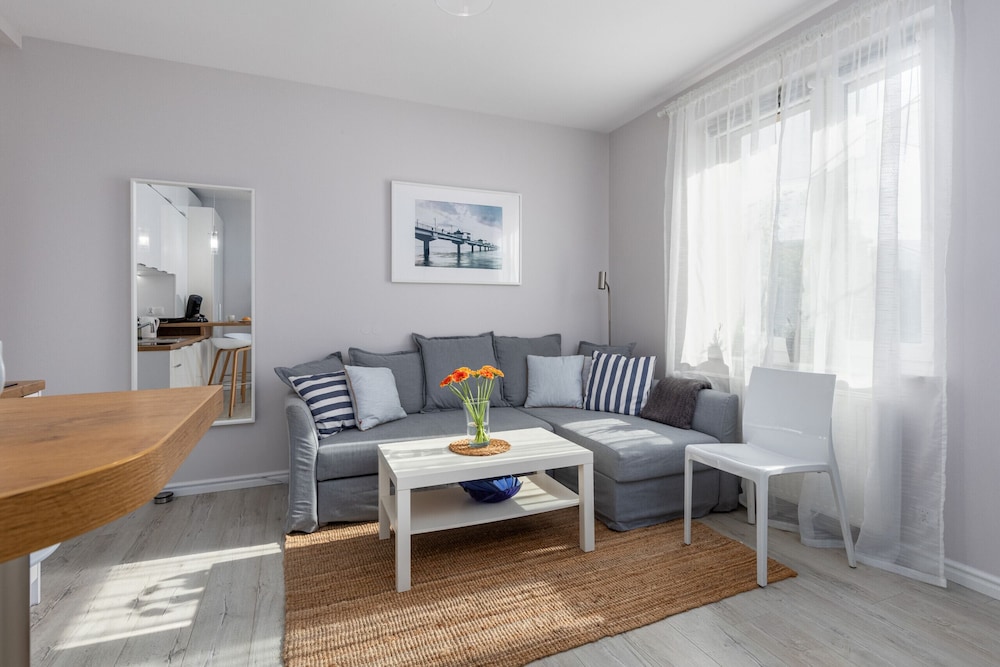 Dąbrówki Apartment by Renters