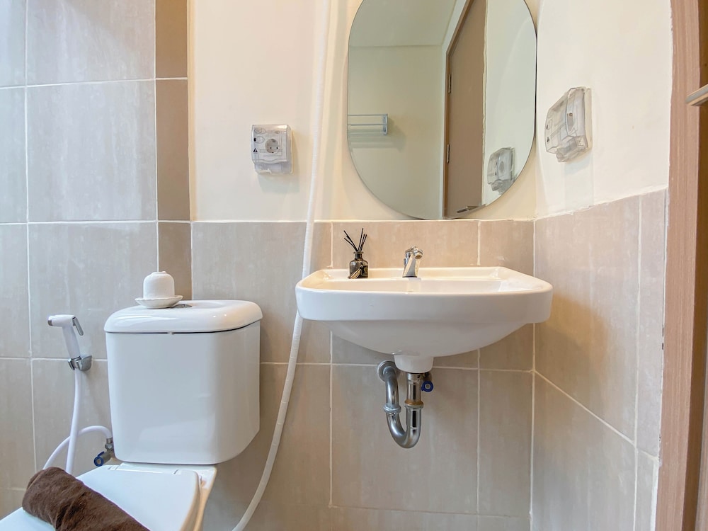 Brand New 1Br With Working Room At Meikarta Apartment