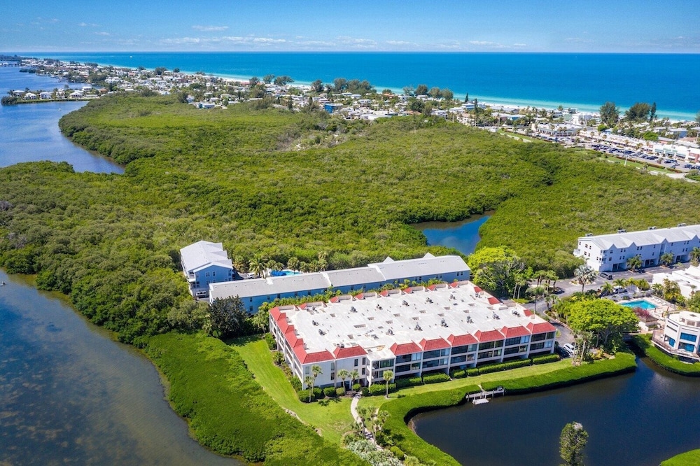 Sunbow Bay 108 2 Bedroom Condo by RedAwning view 5