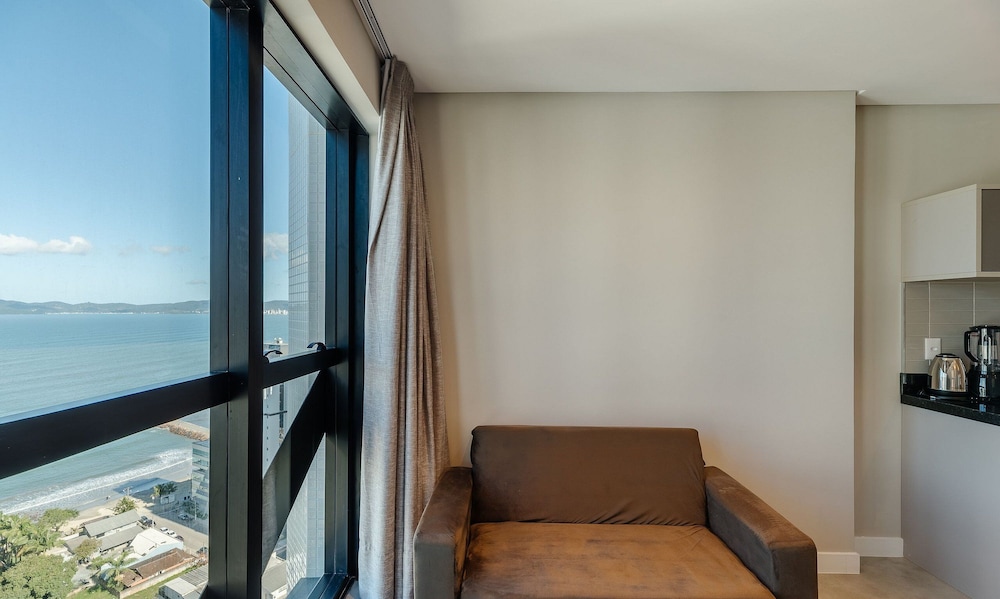 MHF II Apts Variados em Prédio com Vista para o Mar em Itapema