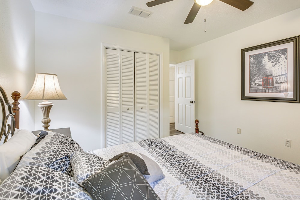 23 Mi to Nola: Cozy & Quaint Destrehan Townhome