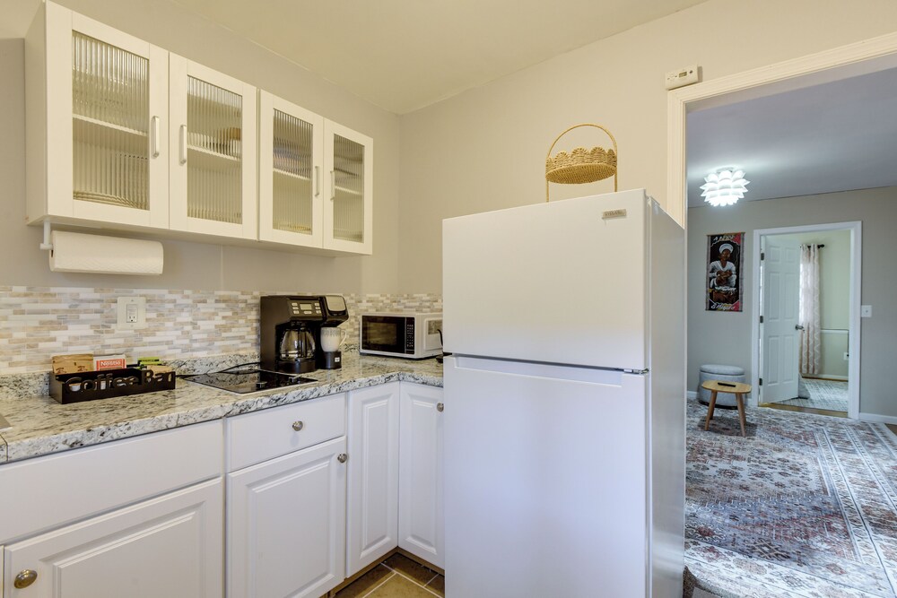 Convenient + Cozy! Apartment in DC Suburbs!
