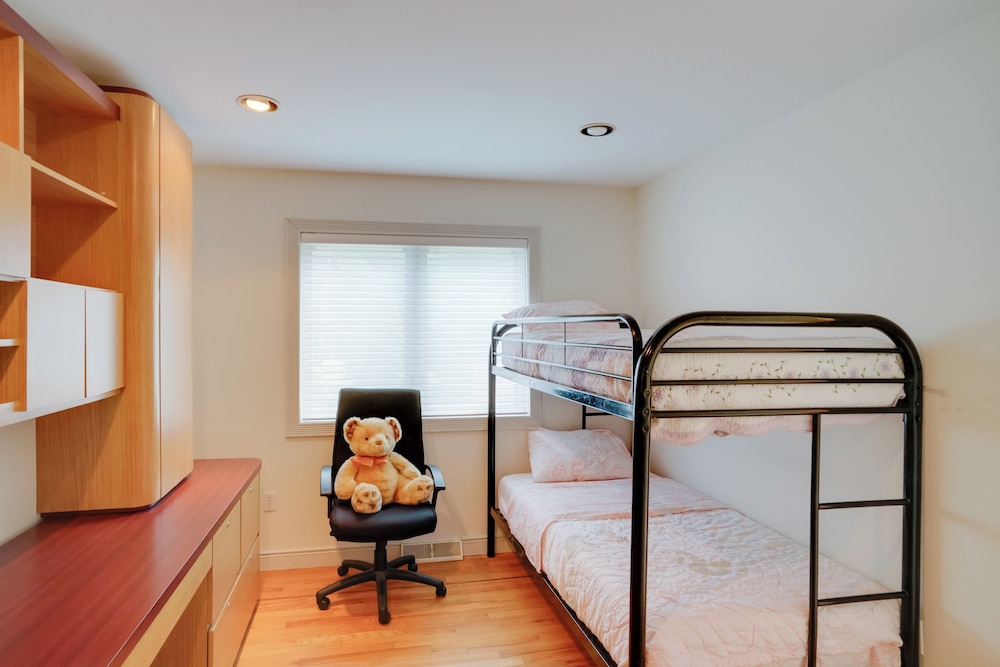 Luxury Mansion Rental w/ Rec Room in Niskayuna!