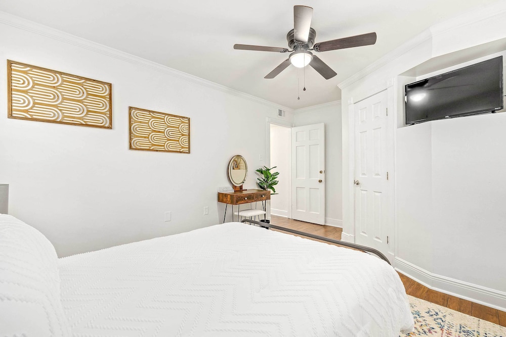 Pet-friendly Mobile Condo ~ 4 Mi to Downtown! view 3
