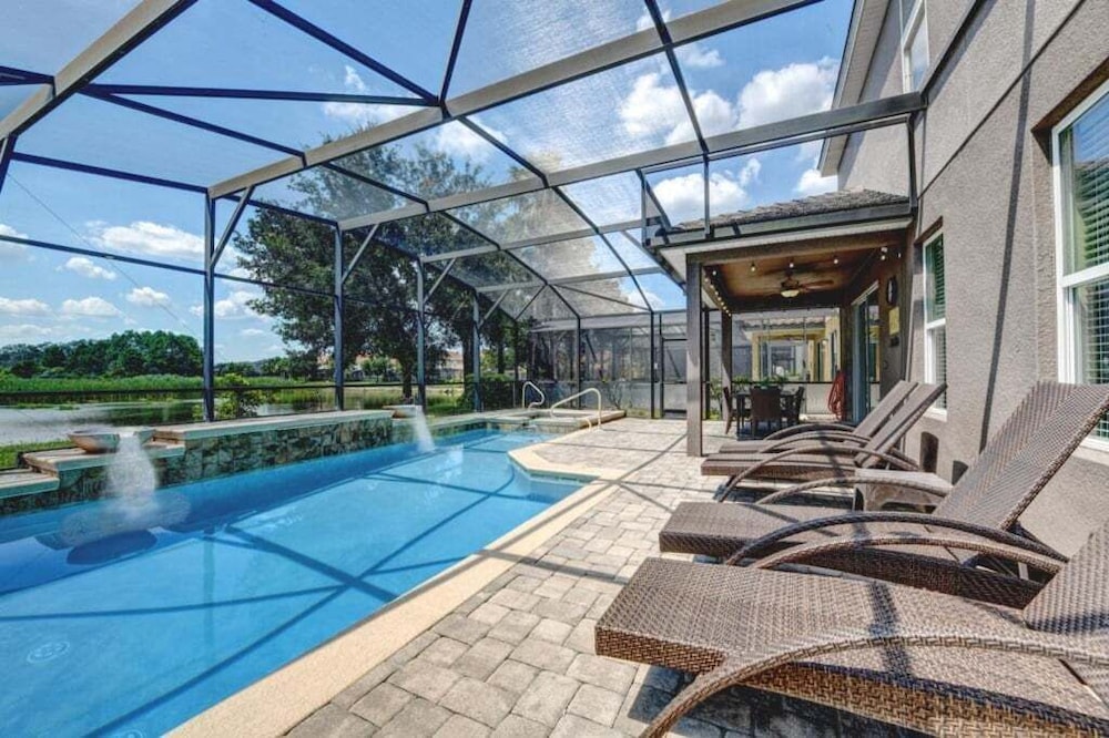 Spacious 5-Bedroom Resort Pool Home with Lake View 5 Villa