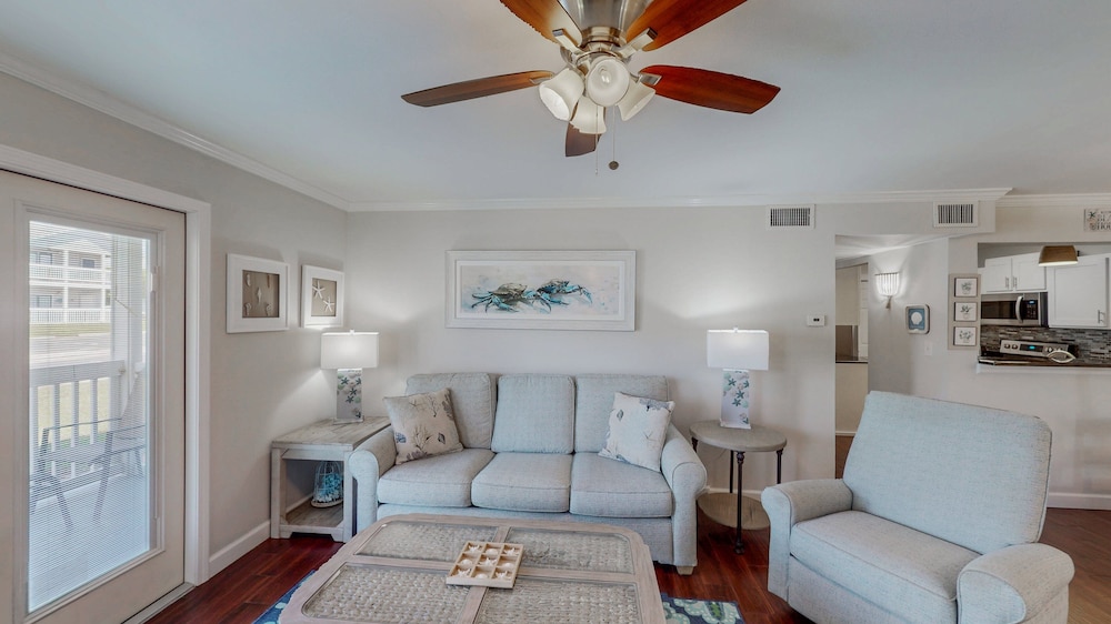 Delightful 3BR Condo Near Gulf Shores With Pool & Hot Tub