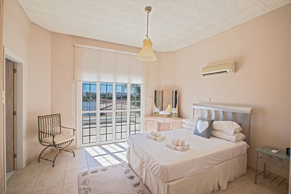 Papas Family Villa With Private Pool Wheelchair Accessible view 4
