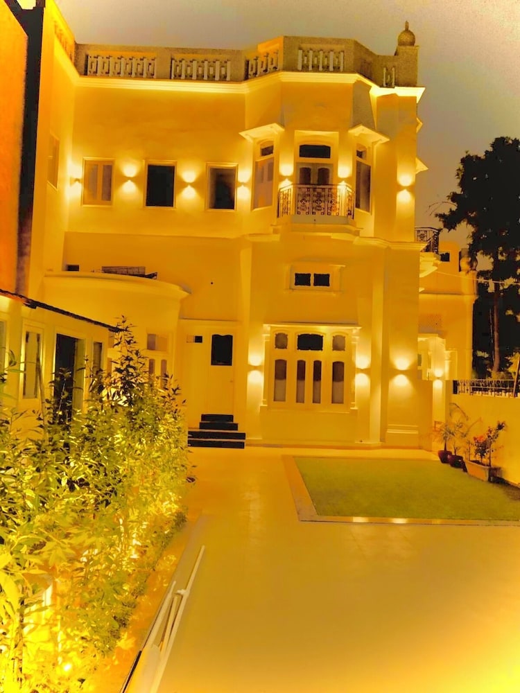 Grand Villa